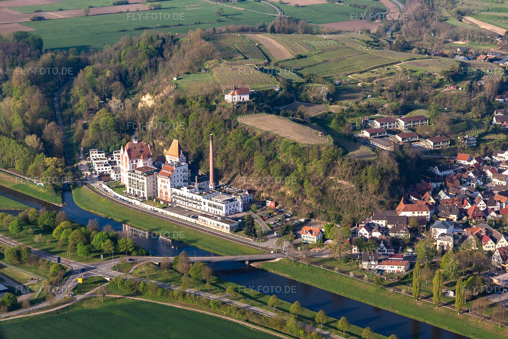 Luftbild: Römerbräu Riegel in Riegel am Kaiserstuhl im Bundesland Baden-Württemberg in Deutschland. Foto: IMG_126671.jpg vom 25.04.2021 durch Werner Riehm/FLY-FOTO.de