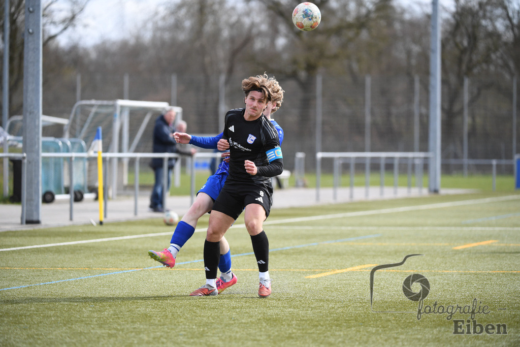 FC Rastede-VFl Stenum | Herren Bezirksliga 2; FC Rastede (blau)-VFL Stenum (schwarz) am 29.03.2026 in Rastede (Sportanlage Köttersweg), Photo: Philip Eiben 2026 - Realisiert mit Pictrs.com