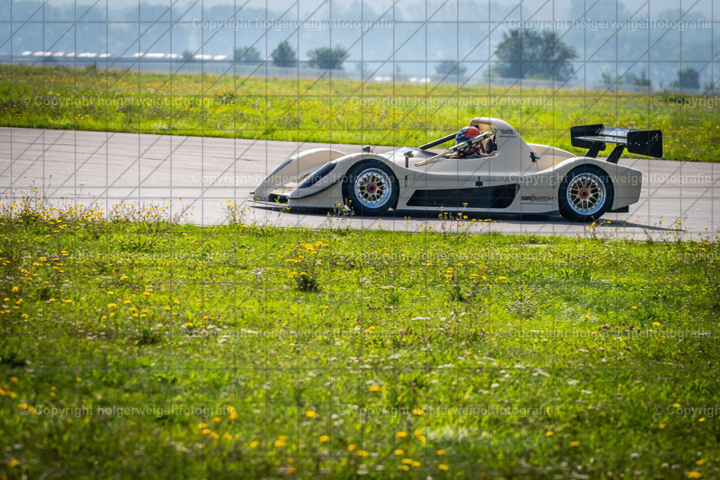 Radical SR 8 Le Mans | Foto vom 3. Classic Motor Weekend 18. - 20. August 2023 auf dem Flugplatz in Obermehler - Realisiert mit Pictrs.com