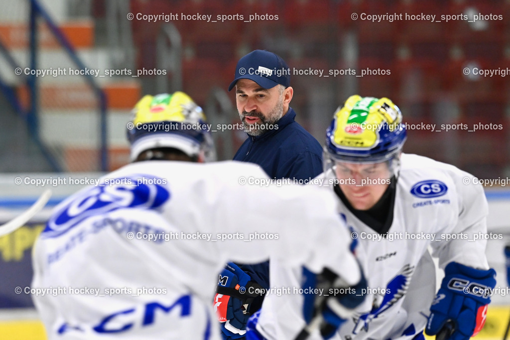 Eistrainig EC VSV mit Headcoach Pierre Allard | Eistrainig EC VSV mit Headcoach Pierre Allard, 1. Eistrainig EC VSV mit Headcoach Pierre Allard am 02.12.2025 in Villach (Stadthalle Villach), Austria, (Photo by Bernd Stefan)