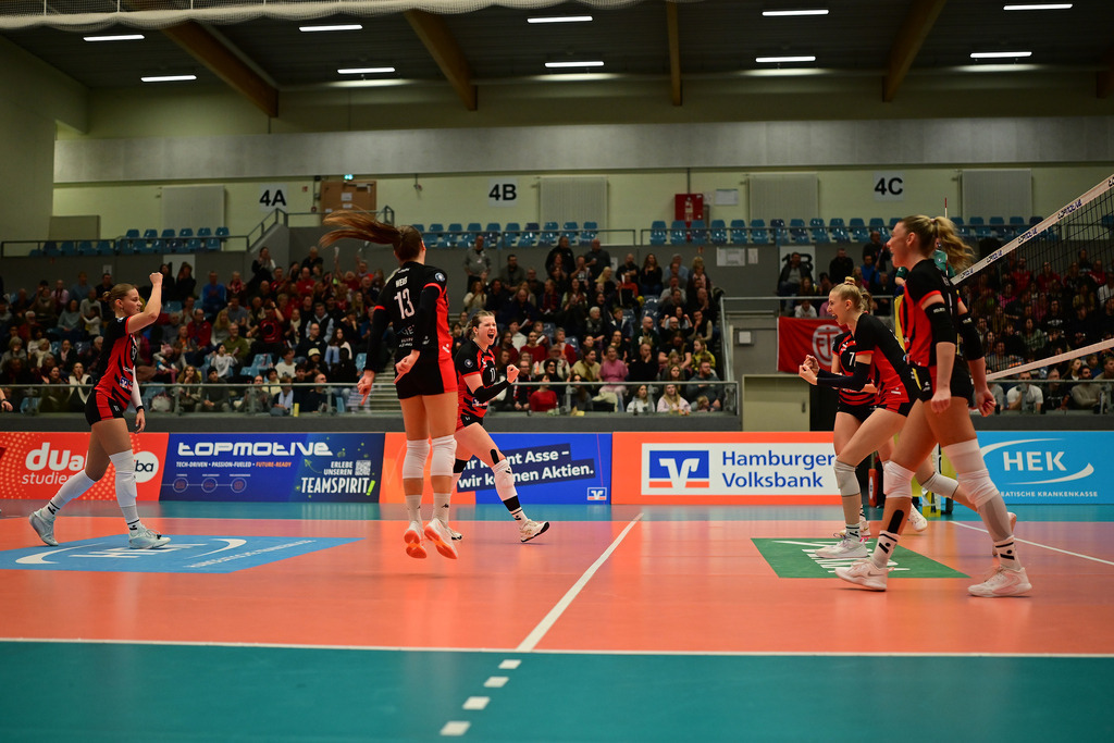 Volleyball I Frauen I Saison 2025-2026 I Bundesliga I Hauptrunde I ETV Hamburger Volksbank Volleys - Skurios Volleys Borken | Der Sportfotograf. - Realisiert mit Pictrs.com