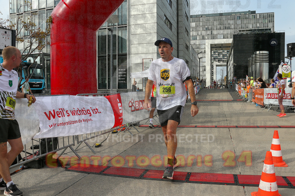 250920_1527_EX1_9531 | Sportfotografie im Rhein-Sieg Kreis, Köln, Bonn, NRW, Rheinland Pfalz, Hessen, etc. Unser Tätigkeitsfeld umfasst den Laufsport vom Volkslauf über den Marathon, Duathlon, Triathon bis zum Ultralauf wie Kölnpfad Ultra oder Schindertrail.