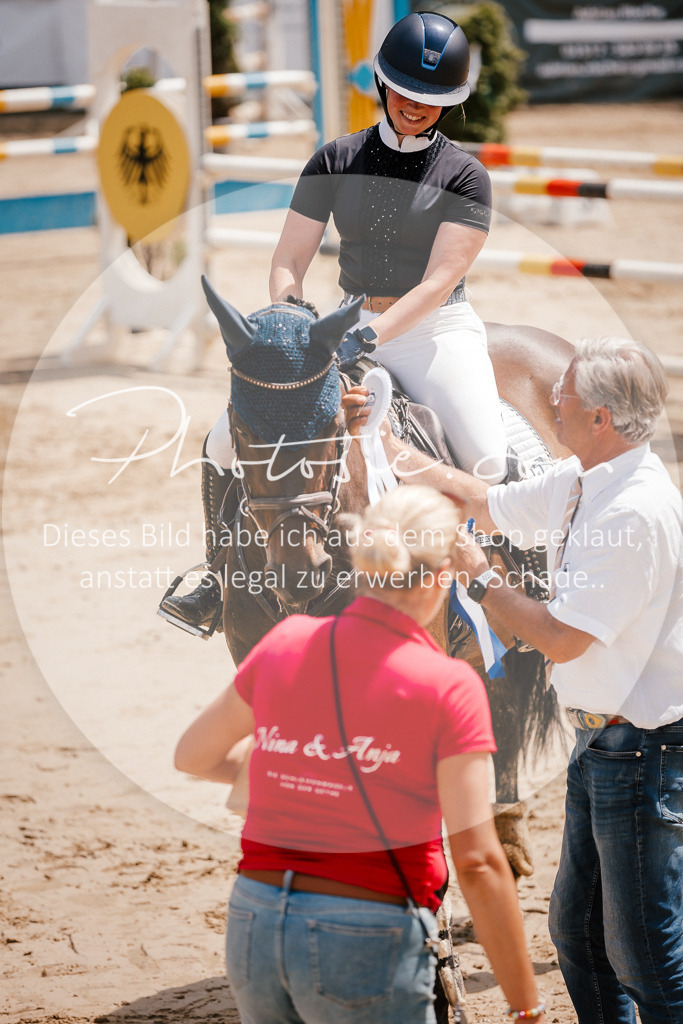 3I6A8141 | Stimmungsvolle Portraits und Reitsportfotografie im Ruhrgebiet und im Münsterland.

Pferdefotografie, Hundefotografie, Tierfotografie, Reportagen, Portraits von Tier und Mensch, Turnierfotografie in Bochum, Recklinghausen, Marl, Haltern am See, Dülmen.. - Realisiert mit Pictrs.com