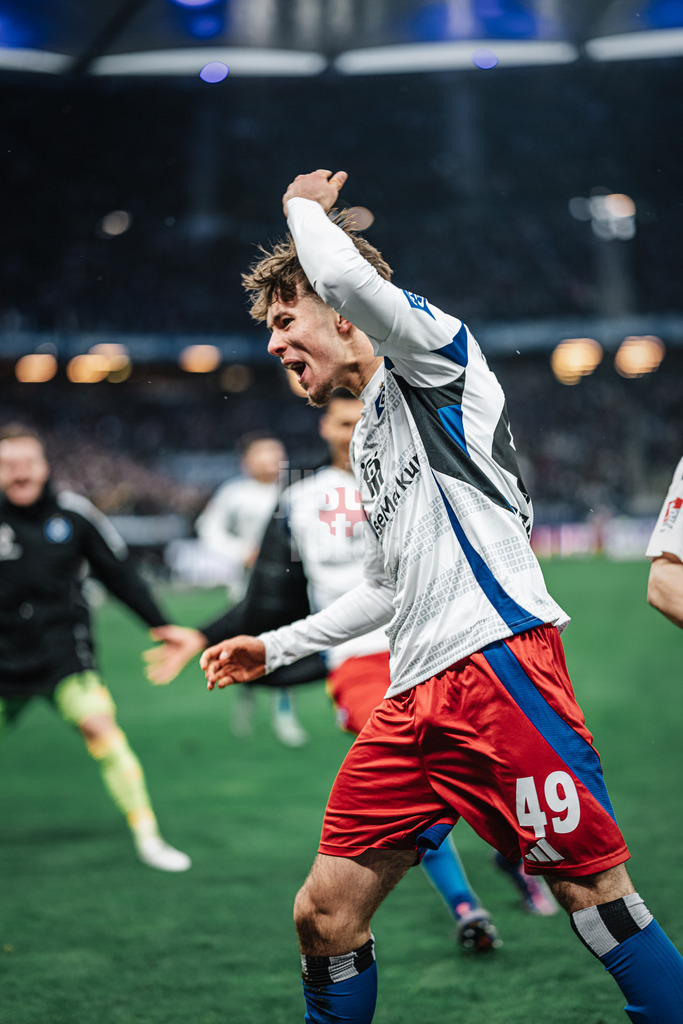 Fußball | Männer | Saison 2024/2025 | 2. Fußball-Bundesliga | 17. Spieltag | Hamburger SV vs. SpVgg Greuther Fürth | 21.12.2024 | Otto Emerson Stange (#49, HSV) schießt sein erstes Bundesliga Tor und jubelt