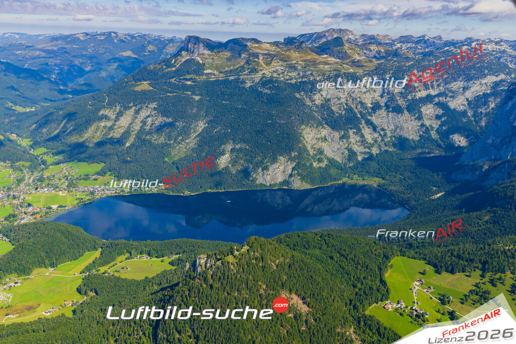 Klassische Luftaufnahme ohne Drohne zeigt:Altausseer See mit Loser bei Altaussee - Die Luftbildaufnahme wurde 2025 vom UL-Flugzeug heraus erstellt ( keine Drohne ) - Hochauflösende Luftaufnahme -Nicht vergleichbar mit Google Maps oder Satelittenbilder- Die Geschenkidee !Mit Lizenz und Bildrechte bestellbar