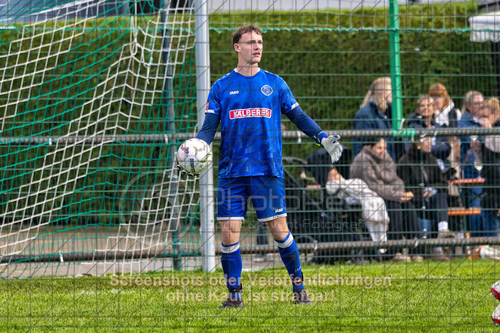 20261011_161551_0311-Bearbeitet_(c)_by_PhotoPeet | #,KSG Eislingen (grün) vs. 1.FC Donzdorf (rot), Fußball, Bezirksliga - Bezirk Neckar/Fils, 07. Spieltag, Saison 2026/2027, Rasensportplatz, Albstraße 69, 73054 Eislingen, 11.10.2026 - 15:00 Uhr,Foto: PhotoPeet / Sport- &amp; Eventfotografie / Peter Harich