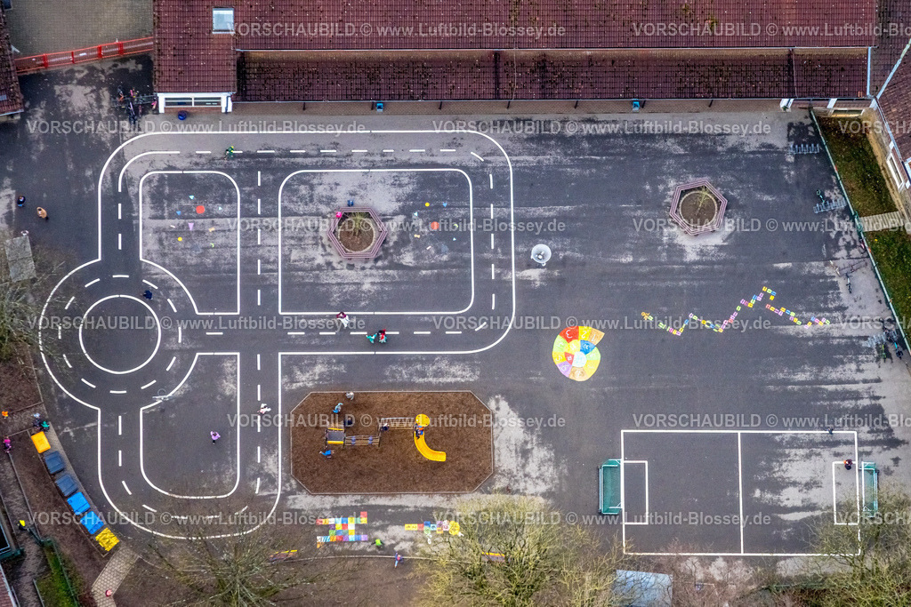 Heiligenhaus251201340 | Luftbild, Schulhof Städt. Katholische Grundschule St. Suitbertus, Formen und Farben, Heiligenhaus, Bergisches Land, Nordrhein-Westfalen, Deutschland