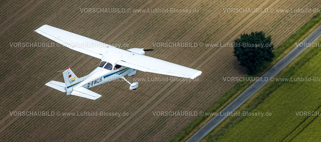 Hamm220601350Cessna_EWLH-6 |  Luftbild air to air, Cessna 172S Skyhawk SP auf einem Rundflug über Hamm, Allgemeine Luftfahrt, Privatfliegerei, Heessen, Hamm, Ruhrgebiet, Nordrhein-Westfalen, Deutschland
