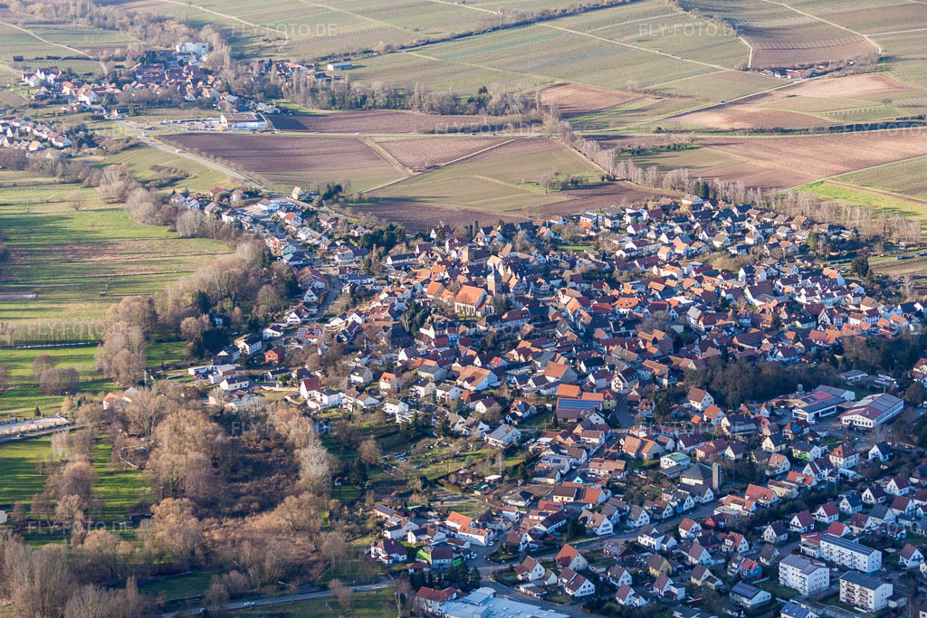 Luftbild: Ortsansicht der Straßen und Häuser der Wohngebiete im Ortsteil Ingenheim in Billigheim-Ingenheim im Bundesland Rheinland-Pfalz in Deutschland. Foto: IMG_61866.jpg vom 28.01.2014 durch Werner Riehm/FLY-FOTO.de
