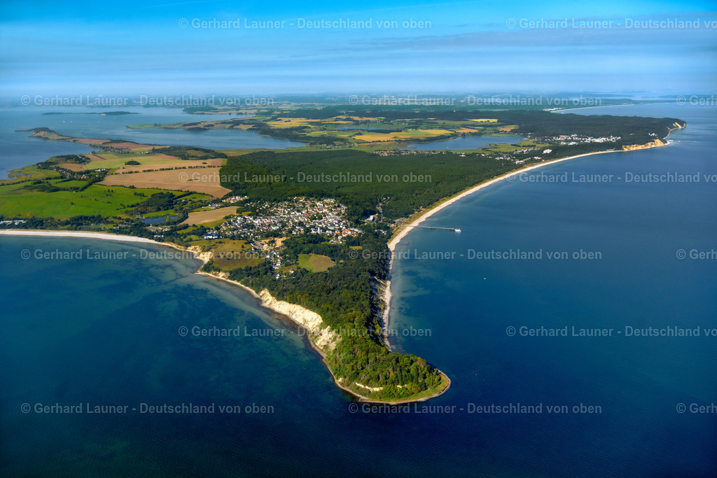 4061235 | GöHREN 08.09.2021 Küsten- Landschaft an der felsigen Steilküste " Mönchgut - Nordperd " in Göhren im Bundesland Mecklenburg-Vorpommern, Deutschland. // Coastline at the rocky cliffs of " Moenchgut - Nordperd " in Goehren in the state Mecklenburg - Western Pomerania, Germany. Foto: Gerhard Launer