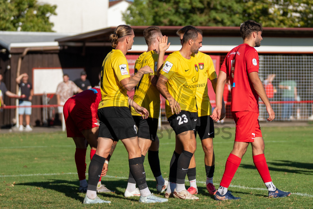 SSV Schwäbisch Hall vs. SG Sonnenhof Großaspach, Fussball, WFV-Pokal, 3. Runde, 11.08.2026 | Kollektiver Torjubel nach dem 0:2 durch Marlon Fass (SG Sonnenhof Großaspach, #09),SSV Schwäbisch Hall vs. SG Sonnenhof Großaspach, Fussball, WFV-Pokal, 3. Runde, 11.08.2026