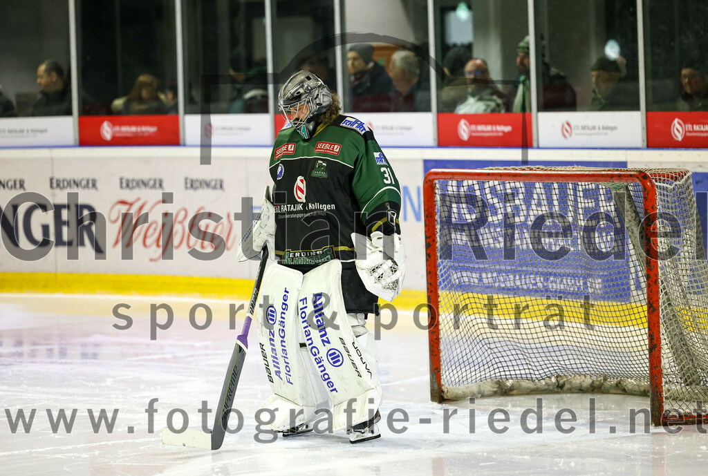 2023-03-03_009_TSV_Erding_gegen_ESC_Kempten | Erding, Deutschland, 03.03.2023:
Eishockey, Bayernliga Playoffs 2022 / 2023, Viertelfinale, TSV Erding gegen ESC Kempten, Endergebnis: 9:3

Torwart Christoph Schedlbauer (Erding Gladiators, #31)

Foto: Christian Riedel / fotografie-riedel.net