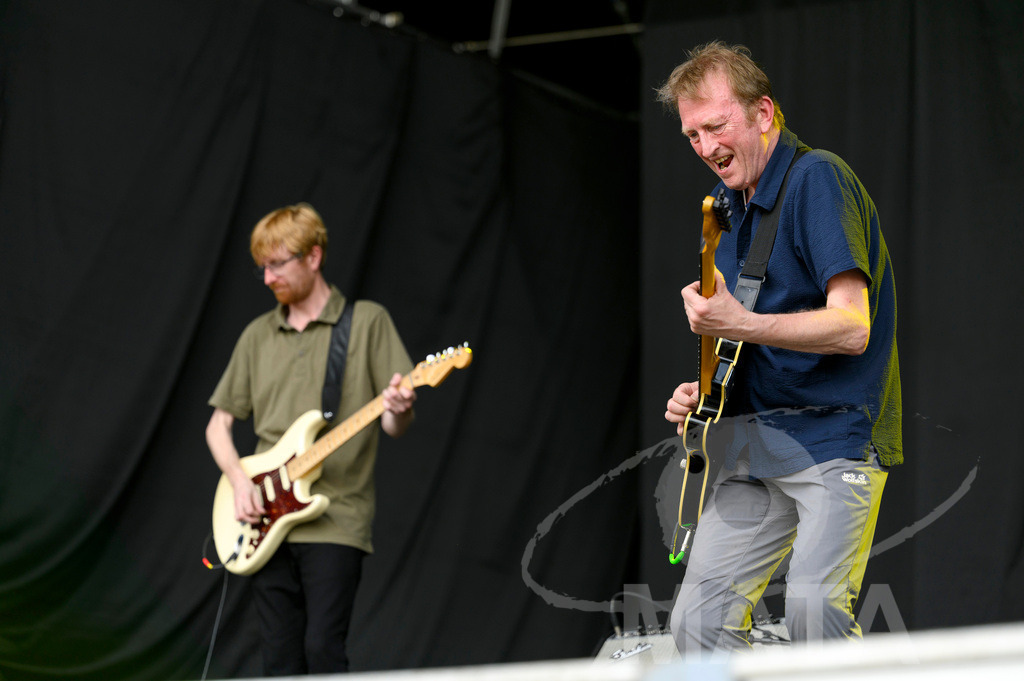 _DWA6834 | Schottisch Gitarrist Jamie Watson und sein Bruder Bruce Watson von der Band Big Country  bei ihrem Auftritt im Rahmen des Festival Lieder am See 2024 in Franken Enderndorf Spalt, 27.07.2024 Bayern Deutschland - Realized with Pictrs.com