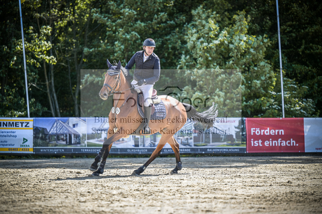 DOS_6661 | Entdecke hochwertige Reitturnierfotos von Foto Oger. Professionell, emotional und authentisch – jetzt Lieblingsmomente im Shop bestellen.Deutschlandweite Turnierfotografie. - Realisiert mit Pictrs.com