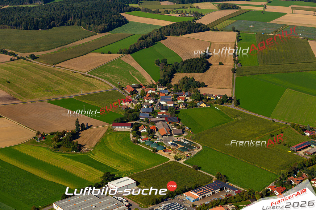 Aktuelles Luftbild von Hof Oberviechtach Kauf mit Lizenz / Bildrechten möglich- Die Luftaufnahme wurde 2021 mittels UL-Flugzeug erstellt ( keine Drohne ) - hochauflösende Kamera-Systeme von  Canon -Beste Qualität - Für grossformatige Ausdrucke geeignet. Die Geschenkidee !