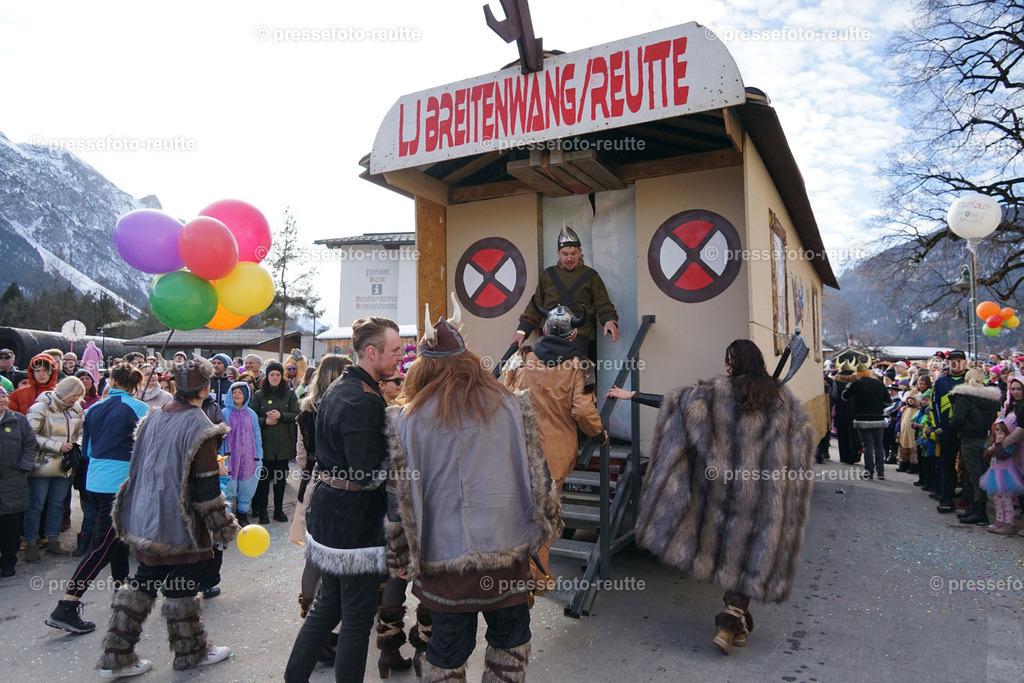 news-2023-Feb11-Fasching-Weissenbach-DSC01904 | Info aus dem Bezirk Reutte/Ausserfern Tirol sowie eine umfangreiche Bilddatenbank über die gesamte Region: Lechtal, Talkessel Reutte, Tannheimertal, Zwischentoren. Lech, Plansee, Zugspitze, Grenztunnel, B179, Fernpassstraße, Verkehr, Lawinen, Tradition, - Realisiert mit Pictrs.com