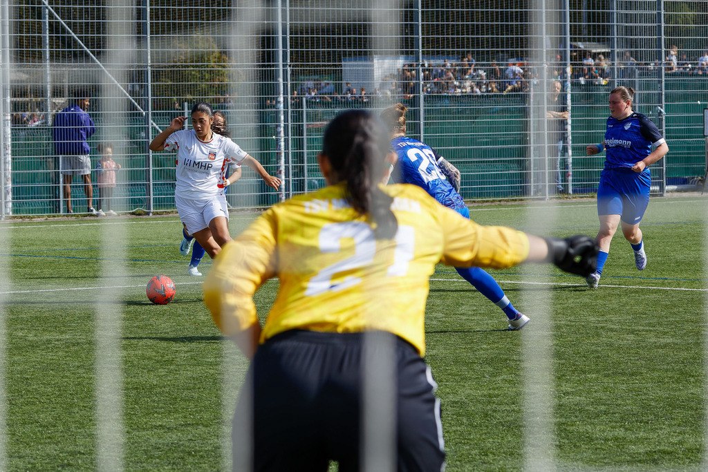 FCHMÜN_250907_2226 | Fotopresso – Sportfotografie in Heidenheim & Umgebung. Professionelle Sportfotografie für unvergessliche Momente. Dynamische Action-Shots, emotionale Szenen & hochwertige Bilder. - Realisiert mit Pictrs.com