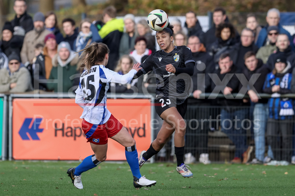 Fussball, DFB-Pokal Frauen, Hamburger SV - FC Carl Zeiss Jena | v.li.: Jana Braun (Hamburger SV, 15) un dj23 im Zweikampf, Duell, Dynamik, Aktion, Action, Spielszene, DIE DFB-RICHTLINIEN UNTERSAGEN JEGLICHE NUTZUNG VON FOTOS ALS SEQUENZBILDER UND/ODER VIDEOÄHNLICHE FOTOSTRECKEN. DFB REGULATIONS PROHIBIT ANY USE OF PHOTOGRAPHS AS IMAGE SEQUENCES AND/OR QUASI-VIDEO.