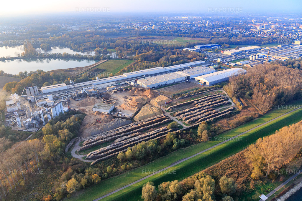 Luftbild: Industriegebiet Konrad-Nolte-Straße aus Südosten mit Rheinspan GmbH & Co. KG in Germersheim im Bundesland Rheinland-Pfalz in Deutschland. Foto: IMG_104500.jpg vom 03.11.2017 durch Werner Riehm/FLY-FOTO.deSpanplatten von Rheinspan: Passgenau und zuverlässig