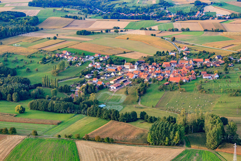 Luftbild: Ortsansicht aus Süden in Keffenach im Bundesland Bas-Rhin in Frankreich. – Foto: IMG_53737.jpg vom 30.09.2012 durch Werner Riehm/FLY-FOTO.de – Auflösung des Originals: 4752 x 3168 px