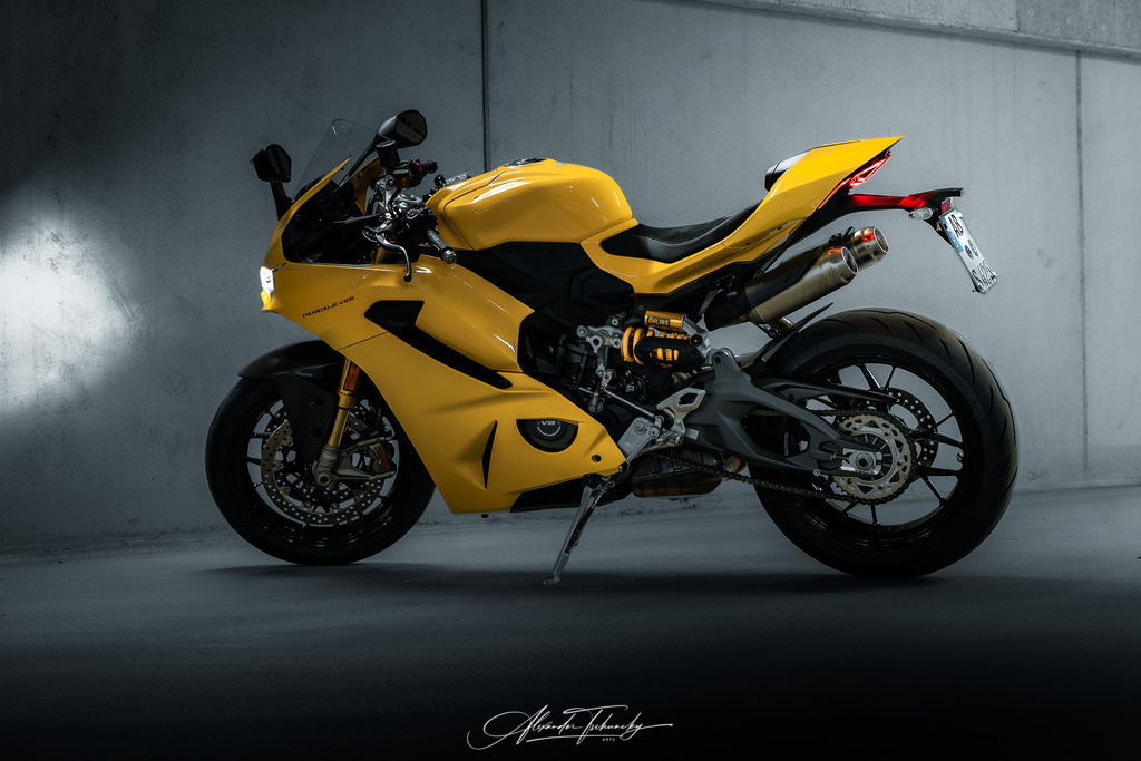Ducati Panigake V2S | Entdecken Sie die faszinierende Welt von Alexander Tschuncky Arts: Kreative Fotografie, atemberaubende Automobilkunst und hochwertiger Bilderdruck. Lassen Sie sich inspirieren! - Realisiert mit Pictrs.com