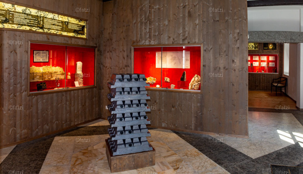 Bergbau-Museum Innen _fatzi_20230908-155720-Pano | Fatzi Bilder-Archiv! 
Die Bilder sind für private Nutzung lizenzfrei. Die kommerzielle Nutzung ist möglich und erwünscht, jedoch bitte ich um vorherige Kontaktaufnahme per E-Mail (info@fatzi.at) oder unter +43 650 7828269 - Realisiert mit Pictrs.com