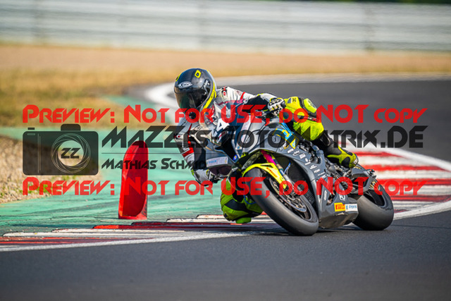MaZZes_FotoMatrix_220626_6369 | PROSUPERSTOCK