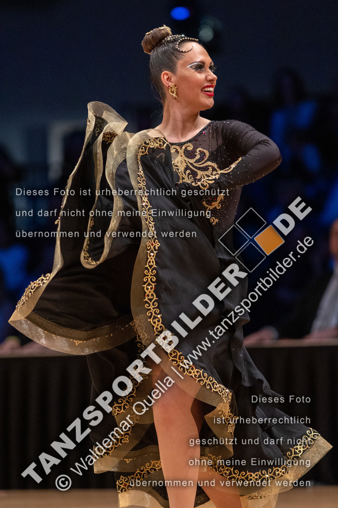 20221112-06366 | Hier finden Sie Tanz Bilder vom Latein und Standard Formationen tanzen. Sportbilder vom Tanzsport. Schöne Fotos und von Weltmeisterschaft, Europameisterschaft, Bundesliga, Regionalliga, Oberliga und Landesliga sowie von GOC Stuttgart, DanceComp, WM Bremen