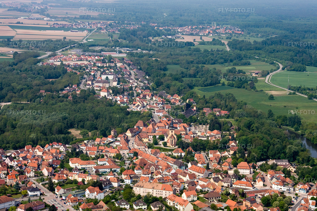 Vue aérienne: Vue de la ville à le quartier Neulauterburg in Lauterbourg dans le département Bas Rhin, France – .Photo: IMG_18158.jpg prise le 03/05/2009 par Werner Riehm/FLY-FOTO.eu – Résolution de l'original: 3906 x 2604 px