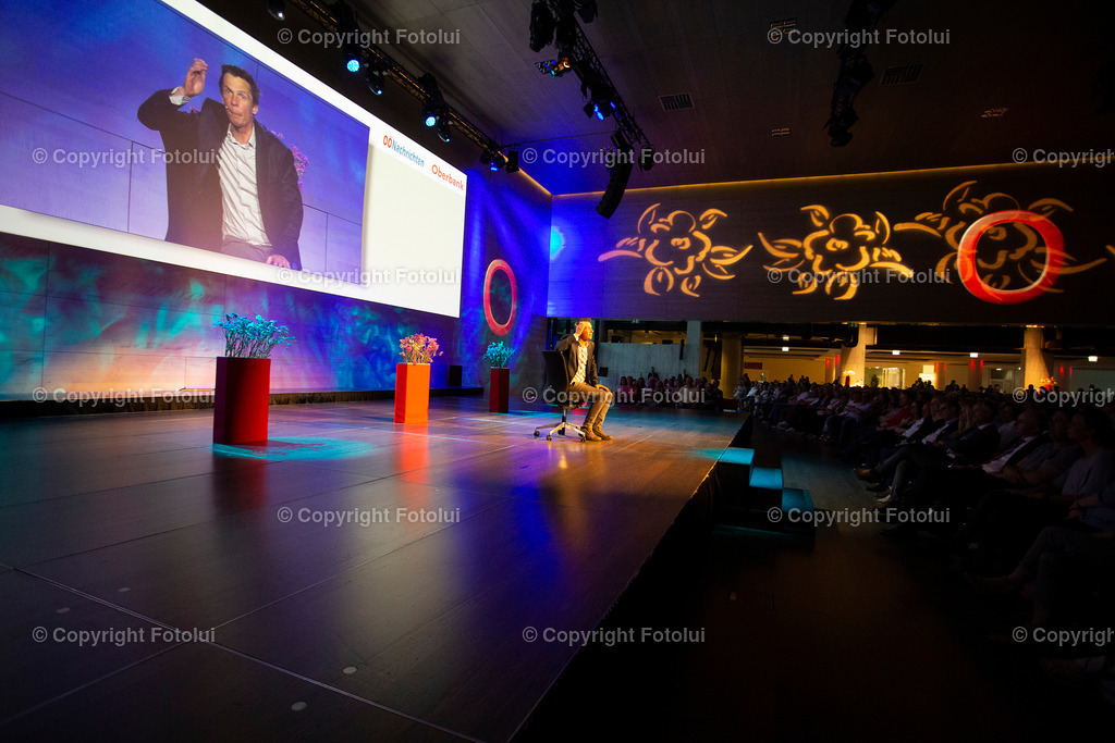 OBERBANK_23 | EIN DANK AN DIE PFLEGEKRAEFTE KABARETT MIT KLAUS ECKEL 02.06.2022 OBERBANK DONAU-FORUM LINZ IM BILD: KLAUS ECKEL. FOTO:FOTOLUI/OBERBANK