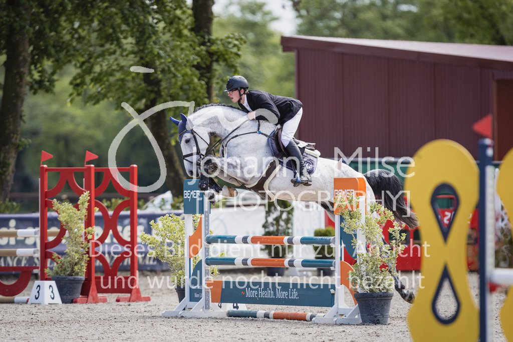 230516_Mühlen_03SprPf-A-431 | Deine schönsten Turniermomente als professionelle Fotos! Entdecke hochwertige Pferdesport-Fotografie im Online-Shop. Jetzt Fotos finden & bestellen!