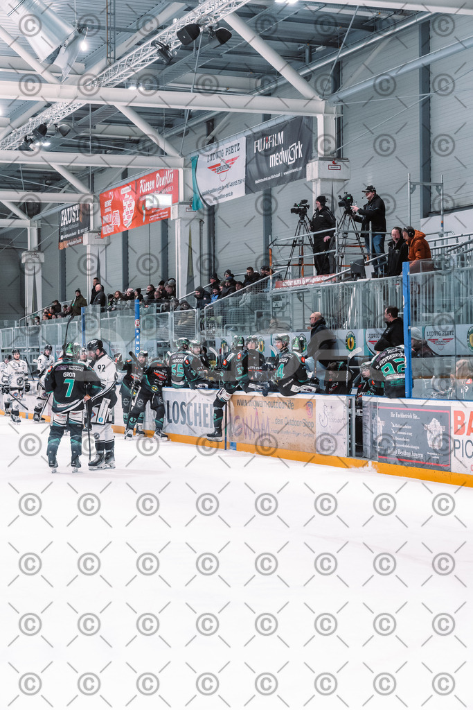 Alligators_vs_Passau_03_12_2025-51 | Höchstadt Alligators Fotogalerie: Eishockey-Action aus Franken. Professionelle Spielfotos, Portraits & Stadionbilder zum Download. Jetzt entdecken! - Realisiert mit Pictrs.com