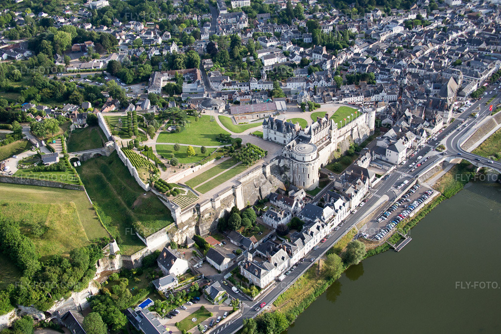 Aerial view: Castle complex of the Château Royal d'Amboise in Amboise in the state Indre et Loire, France.Photo: IMG_082358.jpg taken on 06/20/2015 by Werner Riehm/FLY-FOTO.comResolution of the original: 5472 x 3648 px