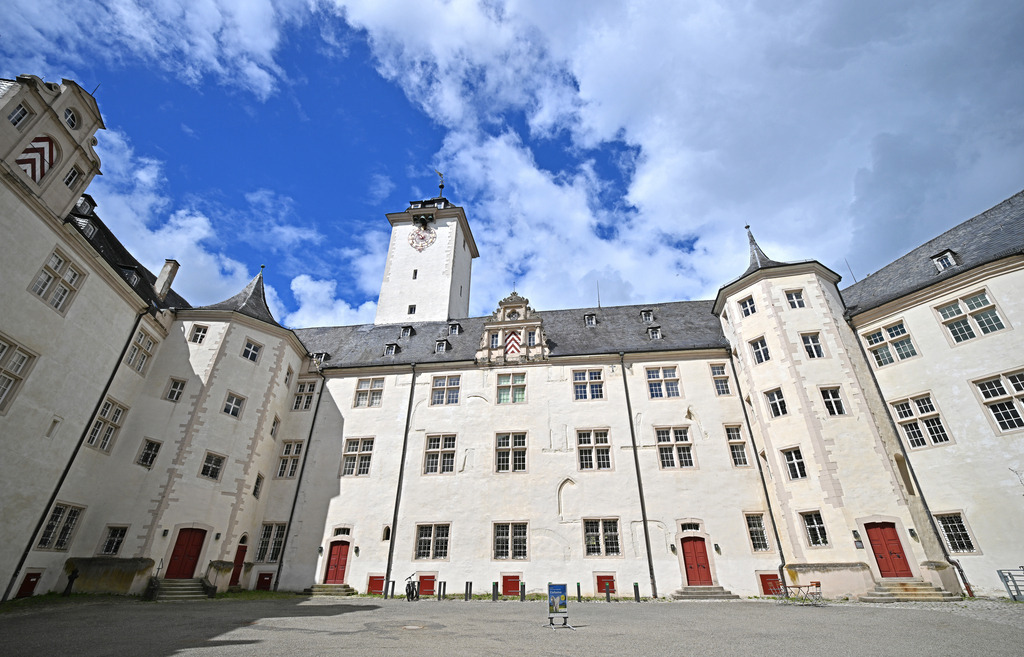 Schloss01 | greenwatching-with-luci - Realisiert mit Pictrs.com