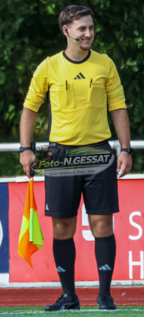 TuS Bardüttingdorf - TuRa Löhne | Auf dem Bild zu sehen: Schiedsrichter Assistent: Efe Arda Borazanci SV Löhne-Obernbeck, SG FA Herringhausen/Eickum, Saison 26/27, Fistelmann SuperCup - Realisiert mit Pictrs.com