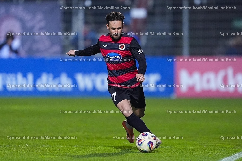 xYDRx23012601070 | 23.01.2026, xydrx, Fußball, 3.Liga, FC Viktoria Köln - 1.FC Saarbrücken, Saison 2025 2026, Sportpark Höhenberg: Simon Handle (FC Viktoria Köln #7)    DFB regulations prohibit any use of photographs as image sequences and or quasi-video. Photo: xYannisxDreimannxPressefotoKochx