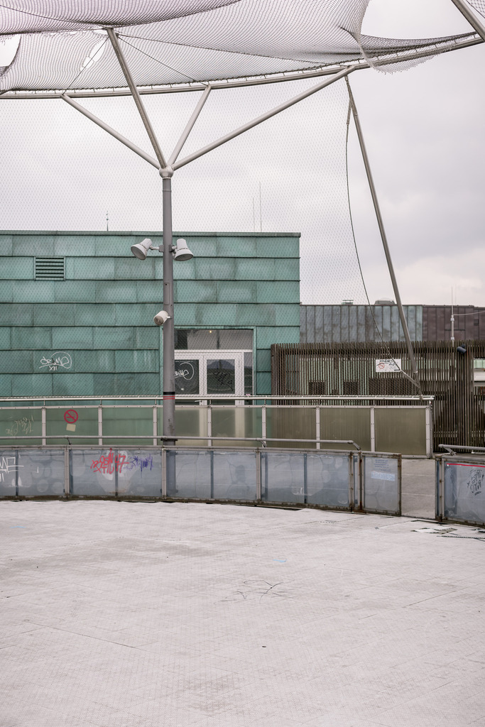 Dach des Jupiter Hamburg 10 - URBANISTER | Durch die Stadt gehen, als wohnte man woanders. Fotografie, subjektiver Urbanismus und aktiver Müßiggang. - Realisiert mit Pictrs.com