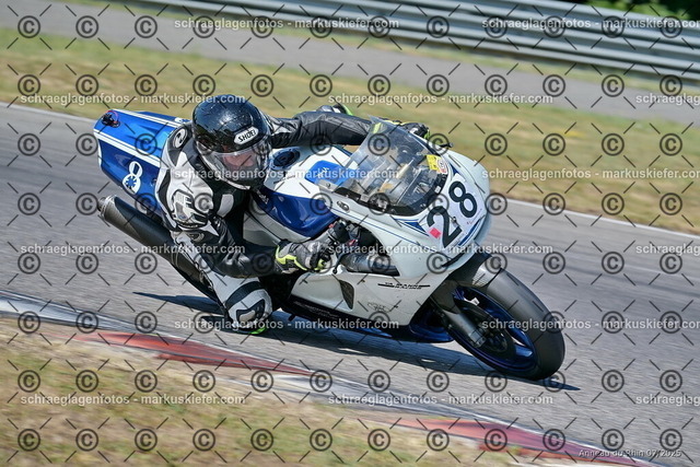 25bt04-0372 | markuskiefer.com - Realisiert mit Pictrs.com