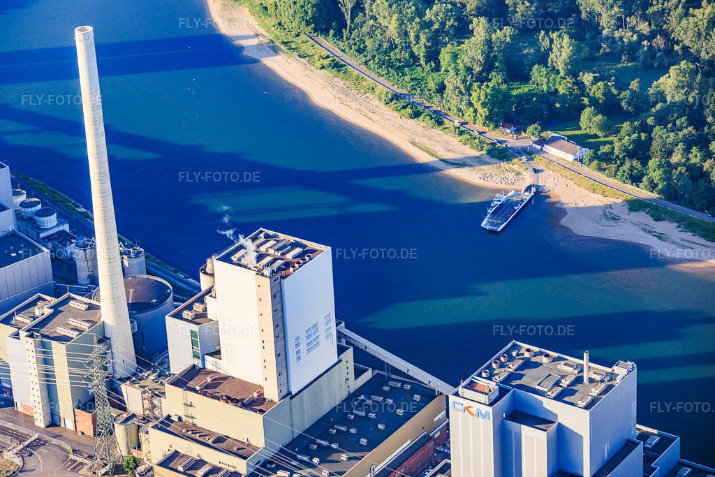Luftbild: Fähre zwischen Neckarau und Altrip der Rheinfähre Altrip GmbH im Ortsteil Neckarau in Mannheim im Bundesland Baden-Württemberg in Deutschland. – Foto: IMG_157460.jpg vom 18.06.2026 durch Werner Riehm/FLY-FOTO.de – Auflösung des Originals: 6000 x 4000 px