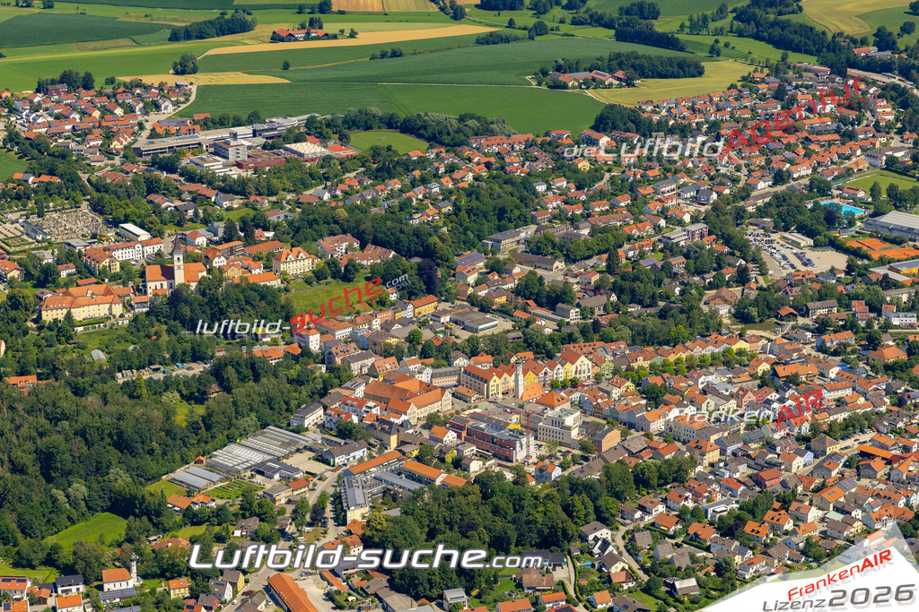 Aktuelles Luftbild von  Dorfen - Die Luftaufnahme wurde 2022 mittels UL-Flugzeug erstellt ( keine Drohne ) - hochauflösende Kamera-Systeme von  Canon -Beste Qualität - Für grossformatige Ausdrucke geeignet. Die Geschenkidee !