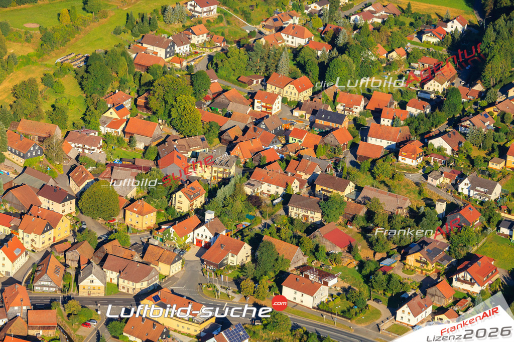 Die Luftaufnahme der Stadt Marktrodach wurde vom UL-Flugzeug heraus erstellt ( keine Drohne )- hohe Auflösung für beste Qualität