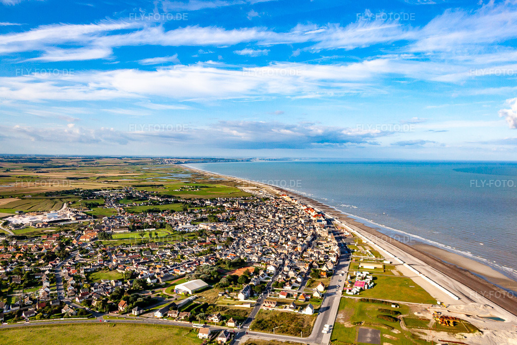 Luftbild: Ortsansicht von Norden in Cayeux-sur-Mer im Bundesland Somme in Frankreich. Foto: IMG_70948.jpg vom 24.08.2014 durch Werner Riehm/FLY-FOTO.de