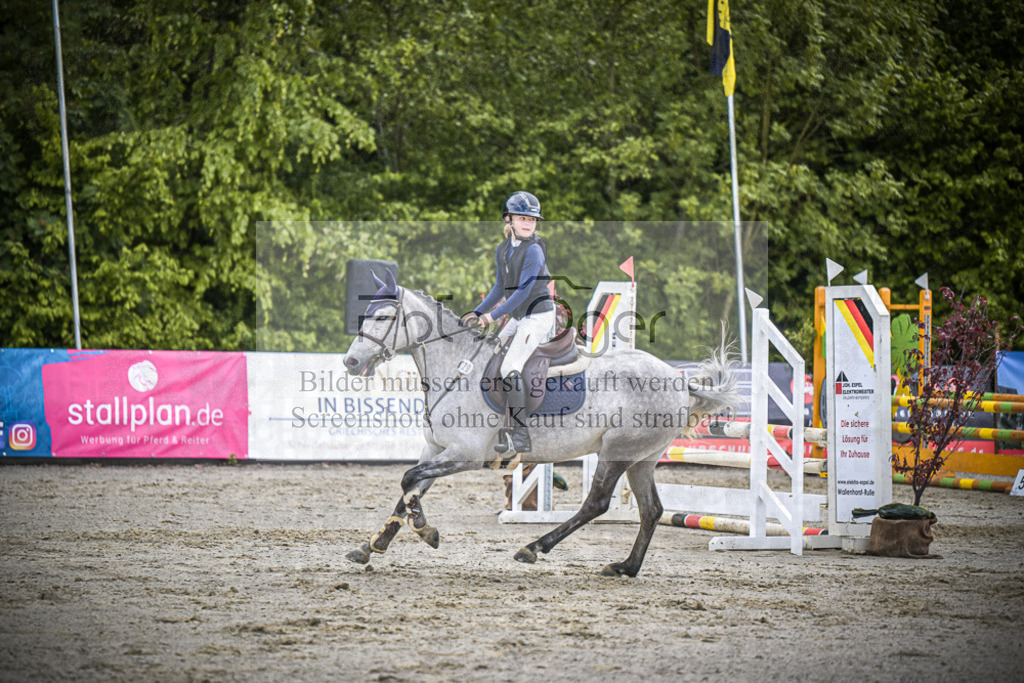 DOS_7693 | Entdecke hochwertige Reitturnierfotos von Foto Oger. Professionell, emotional und authentisch – jetzt Lieblingsmomente im Shop bestellen.Deutschlandweite Turnierfotografie. - Realisiert mit Pictrs.com