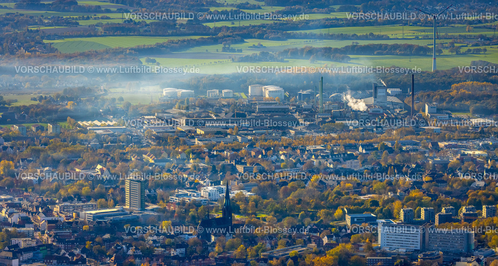 Luenen221100016Aurelia | Luftbild, City mit Rathaus Lünen und St. Marien-Kirche, im Hintergrund das Gewerbegebiet Kupferstraße mit Aurubis AG und VARO Energy Tankstorage GmbH, Nebelschwaden, Gahmen, Lünen, Ruhrgebiet, Nordrhein-Westfalen, Deutschland