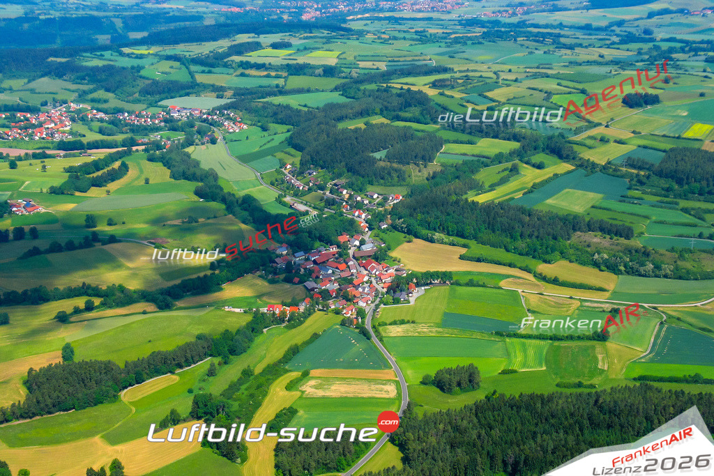 Die Luftaufnahme Woetzelsdorf - Kronach wurde vom UL-Flugzeug (keine Drohne) aus fotografiert.Hohe Druck- Auflösung-die Geschenkidee!
