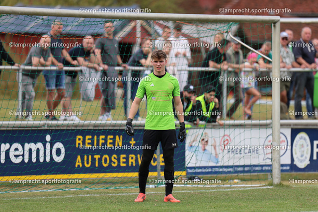 Fußball I Herren I Saison 2025-2026 I Verbandsliga Süd I 7. Spieltag I SV Schackendorf - SV Azadi Lübeck I 06.09.2025.165 | Louis von Pein (87, SV Schackendorf) - Realisiert mit Pictrs.com