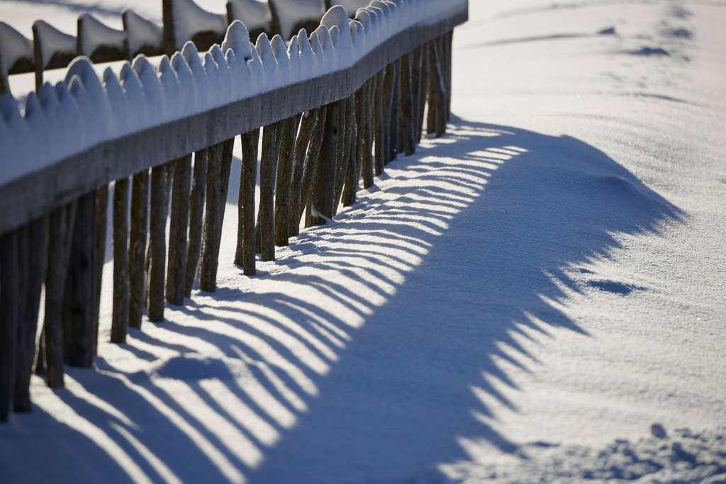 Holzzaun im Tiefschnee | Dornbirn, Austria - January 18, 2015: Holzzaun im Tiefschnee. - Realisiert mit Pictrs.com