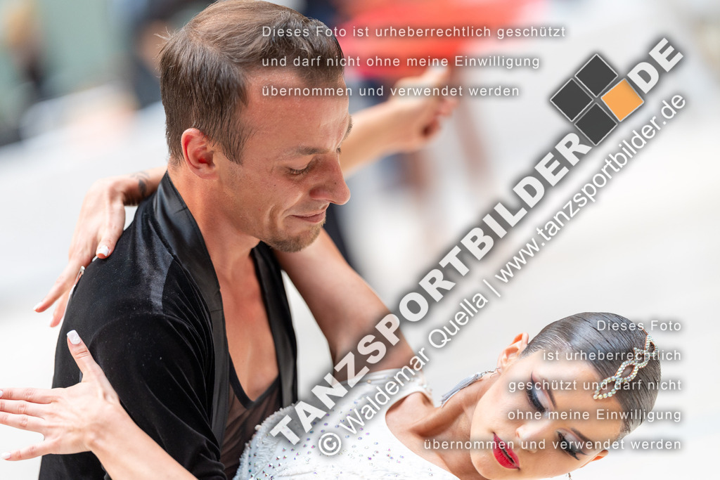 20240810-01579 | Hier finden Sie Tanz Bilder vom Latein und Standard Formationen tanzen. Sportbilder vom Tanzsport. Schöne Fotos und von Weltmeisterschaft, Europameisterschaft, Bundesliga, Regionalliga, Oberliga und Landesliga sowie von GOC Stuttgart, DanceComp, WM Bremen