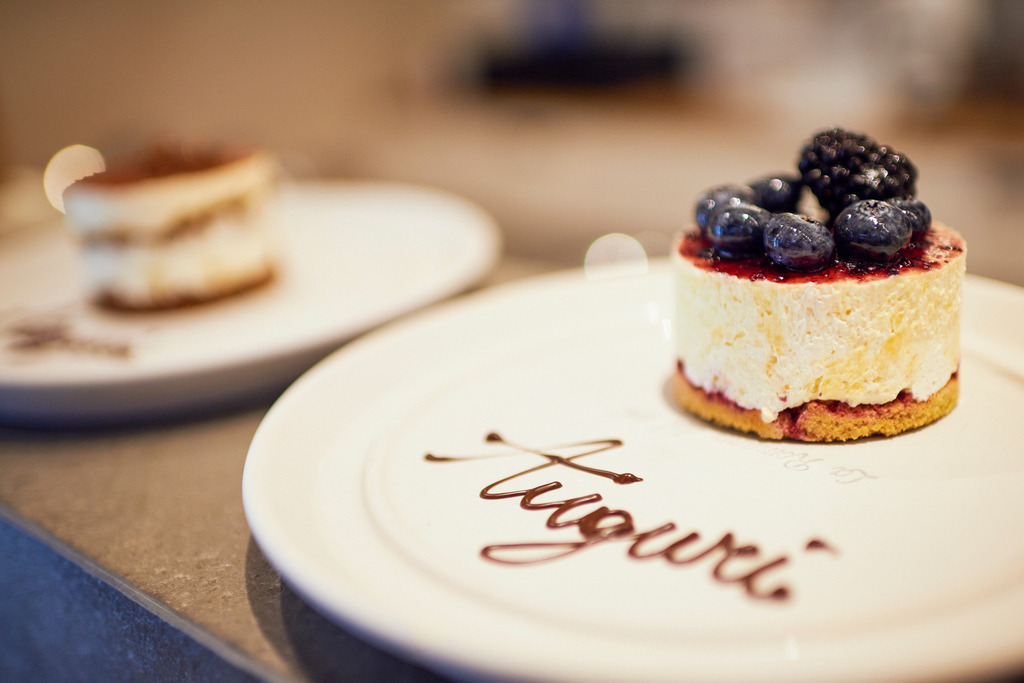Gelateria la Romana, Chantilly ai frutti di bosco | Wien, Austria - December 21, 2017: Gelateria la Romana. - Realisiert mit Pictrs.com