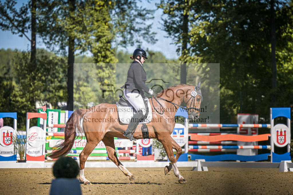 DOS_6669 | Entdecke hochwertige Reitturnierfotos von Foto Oger. Professionell, emotional und authentisch – jetzt Lieblingsmomente im Shop bestellen.Deutschlandweite Turnierfotografie. - Realisiert mit Pictrs.com